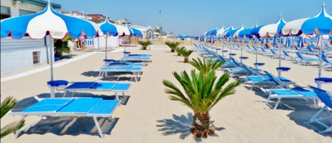 La Casetta Al Mare Чивитанова-Марке Экстерьер фото