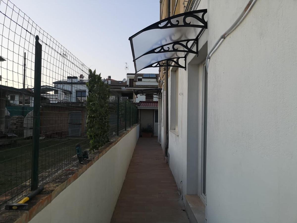 La Casetta Al Mare Чивитанова-Марке Экстерьер фото